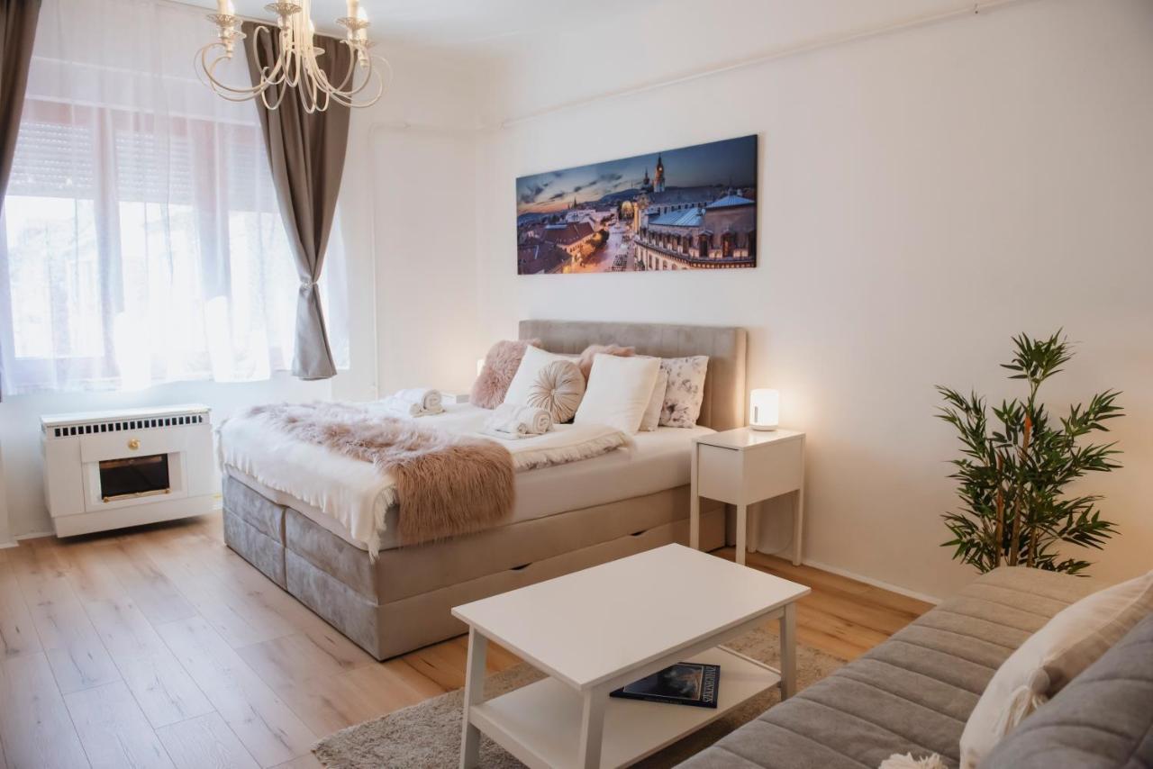 Heart of Pécs apartman free parking Esterno foto