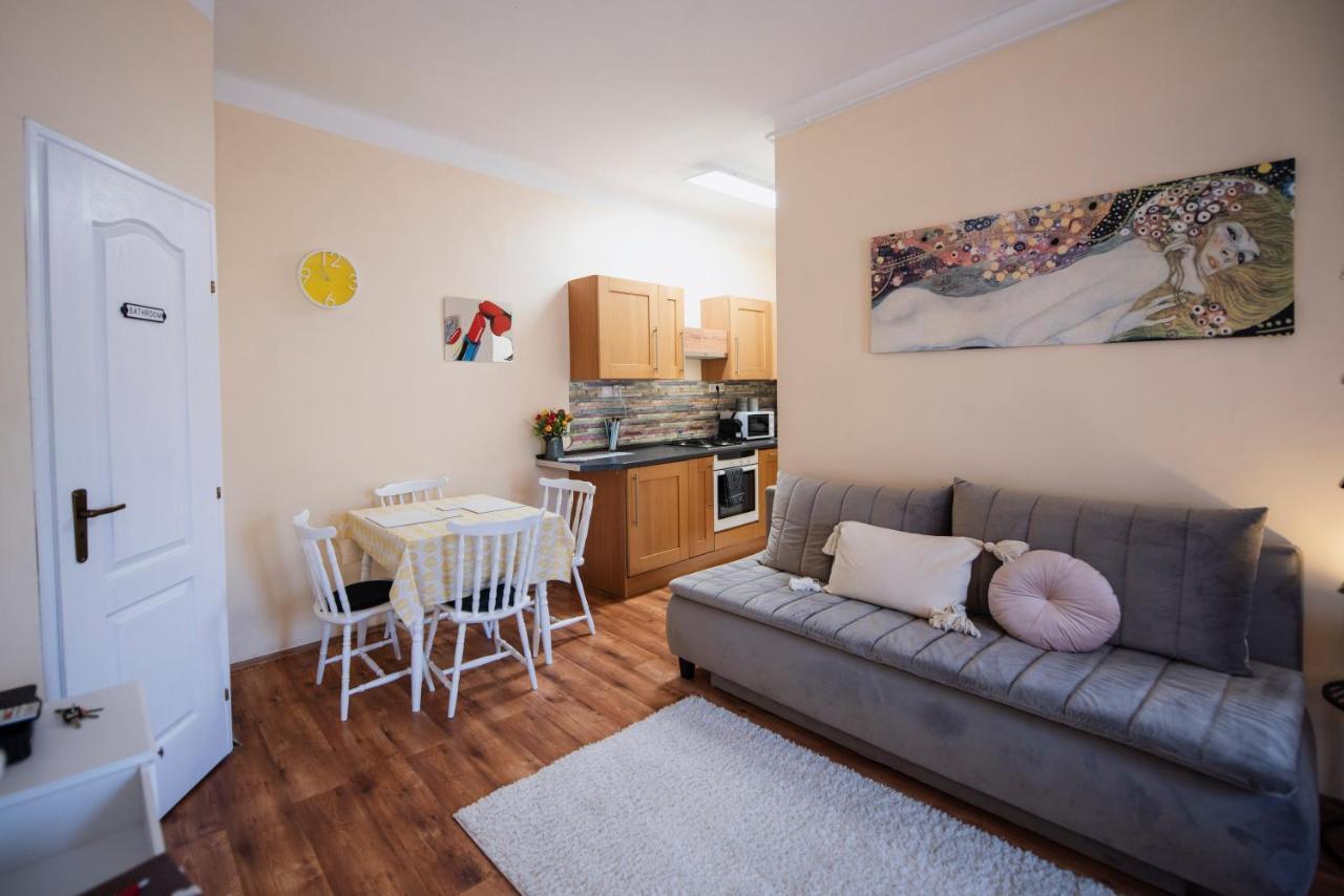 Heart of Pécs apartman free parking Esterno foto