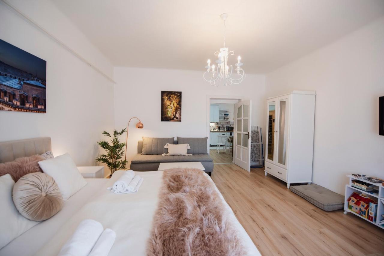 Heart of Pécs apartman free parking Esterno foto