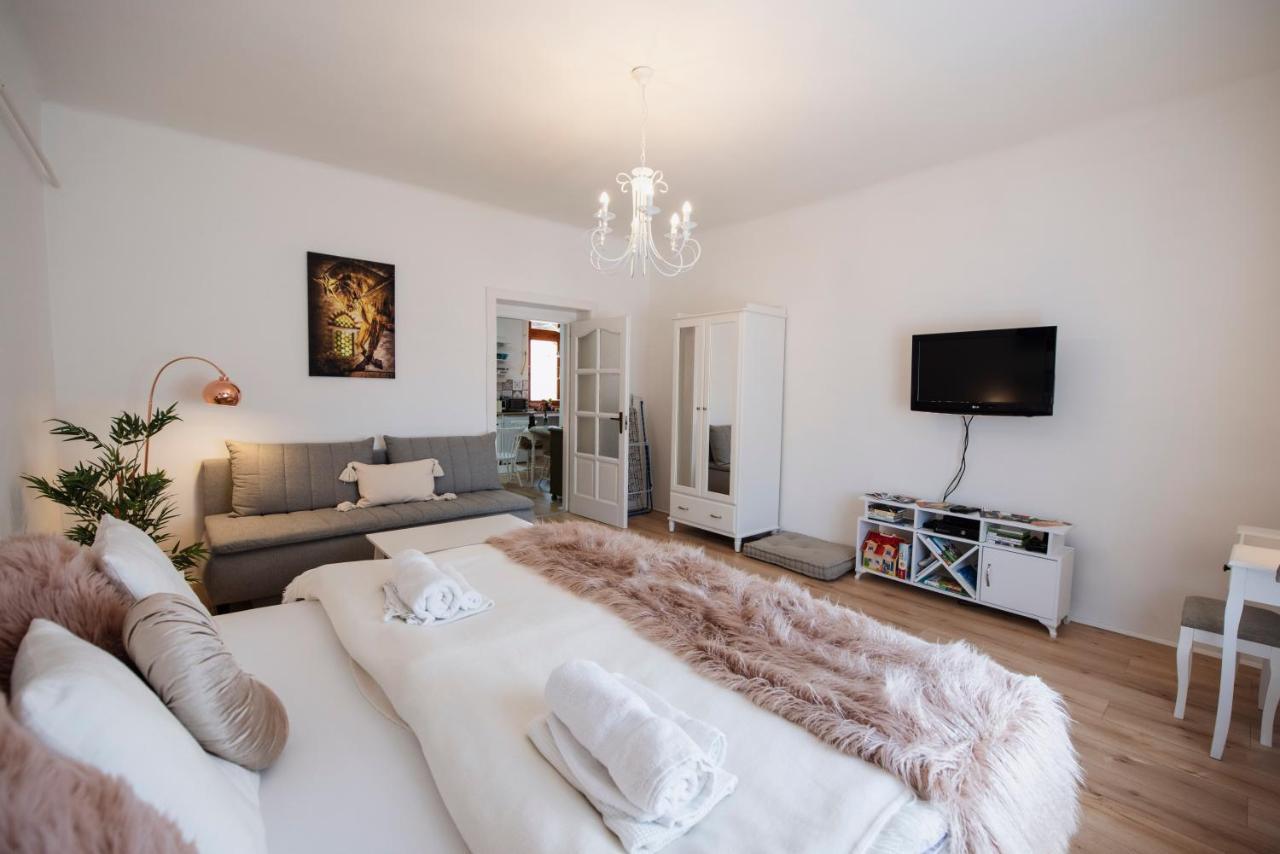 Heart of Pécs apartman free parking Esterno foto