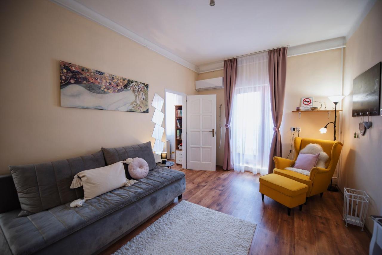 Heart of Pécs apartman free parking Esterno foto