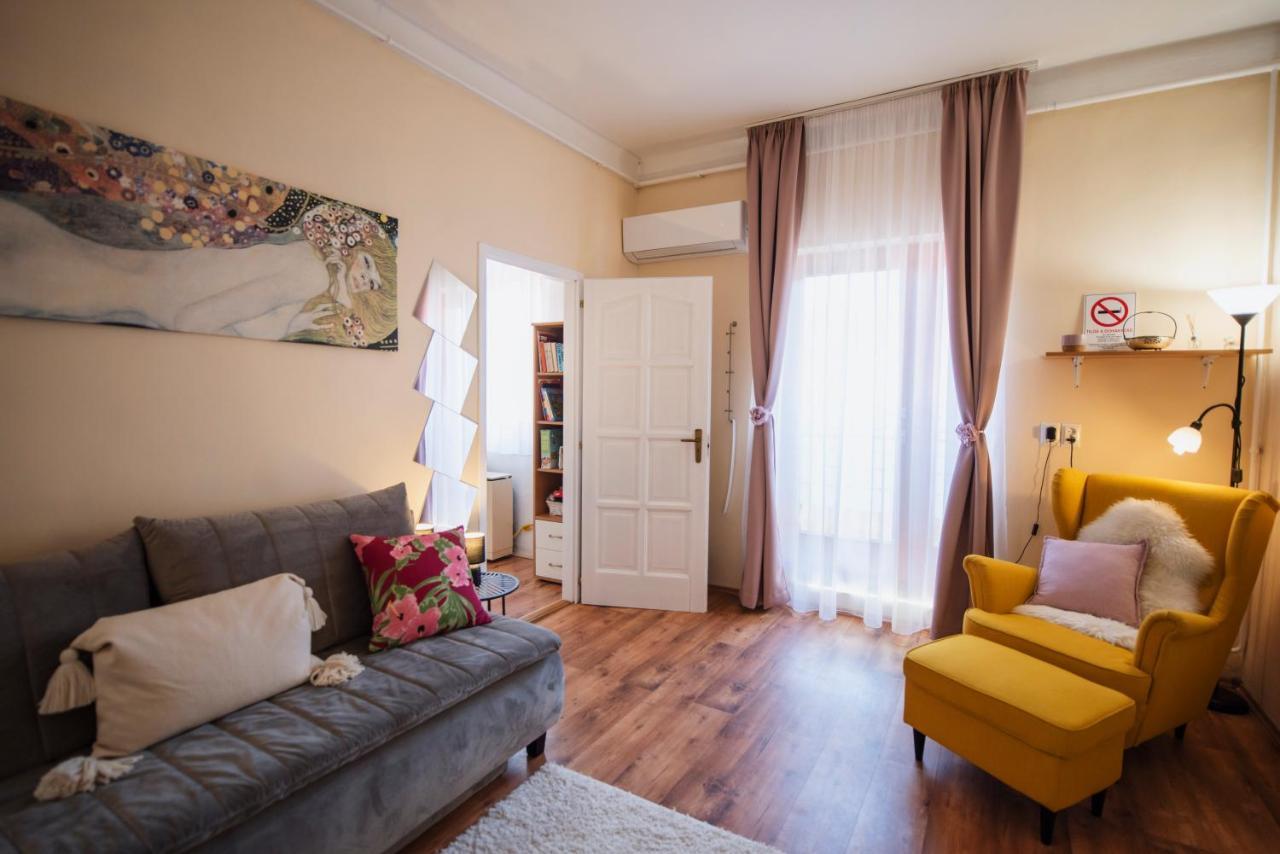 Heart of Pécs apartman free parking Esterno foto